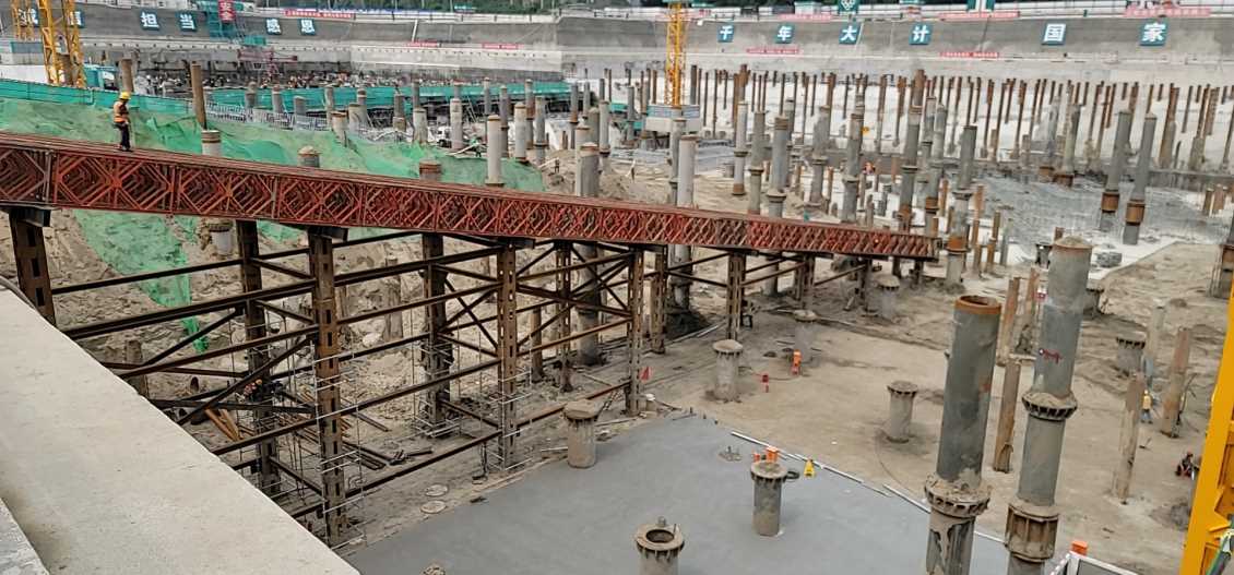 �н����ֱ������и�����